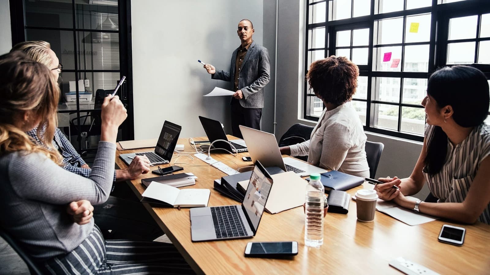 HOW COMPETITIVE INTELLIGENCE DRIVES SMARTER B2B SAAS STRATEGIES