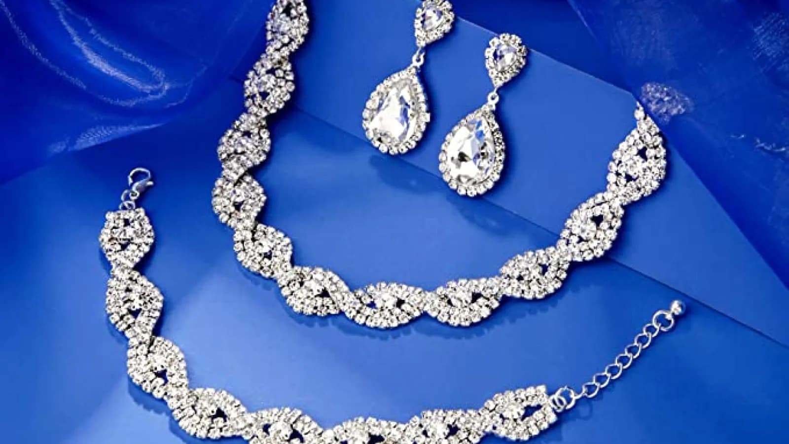 Diamond Necklaces for Gift: A Timeless Expression of Love