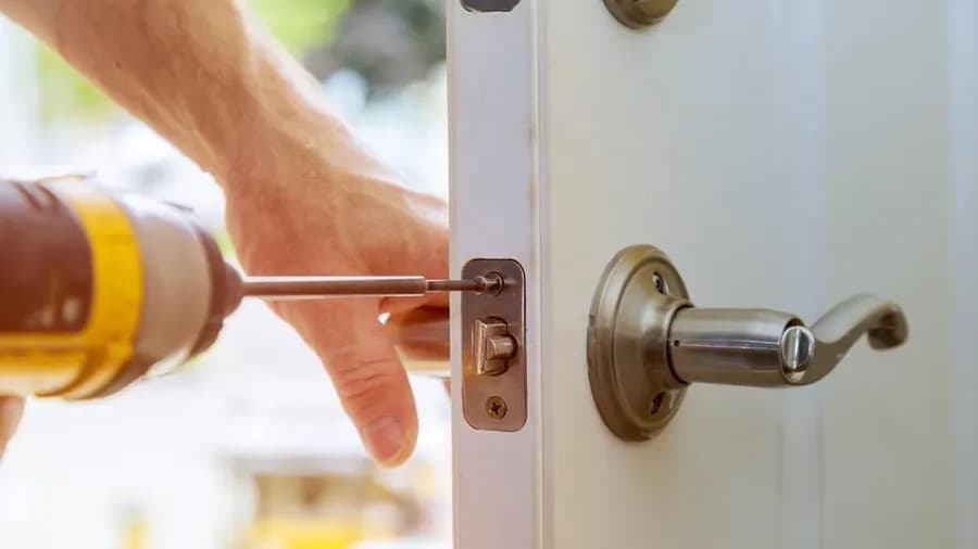 Best E-Commerce Sites for Commercial Door Hardware for Industrial Warehouses