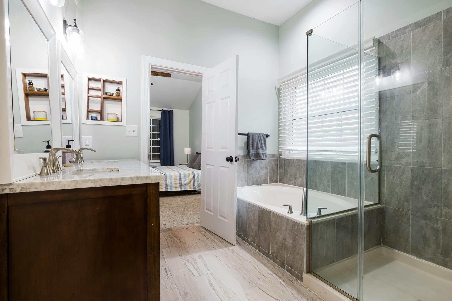 Cabine de douche italienne : parfaite pour les salles de bain contemporaines