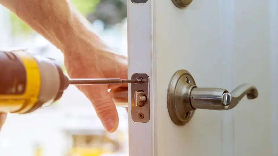 Best E-Commerce Sites for Commercial Door Hardware for Industrial Warehouses