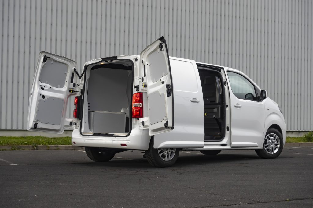 Opel Vivaro-e delivery from on a parking lot